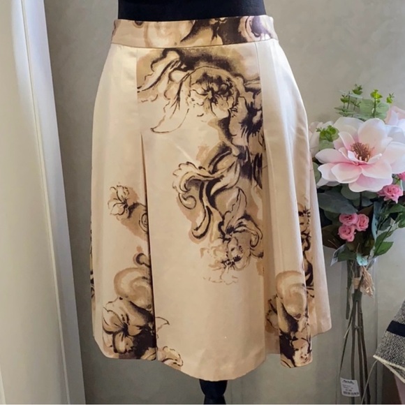 Banana Republic Dresses & Skirts - Banana Republic Skirt 🌷